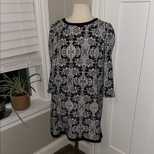 Xhilaration Black and White Sheath Dress‎ 3/4 Raglan Sleeves